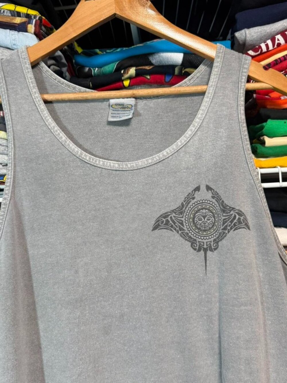 Crazy shirts Hawaiian tribal manta Ray graphic tank top grey